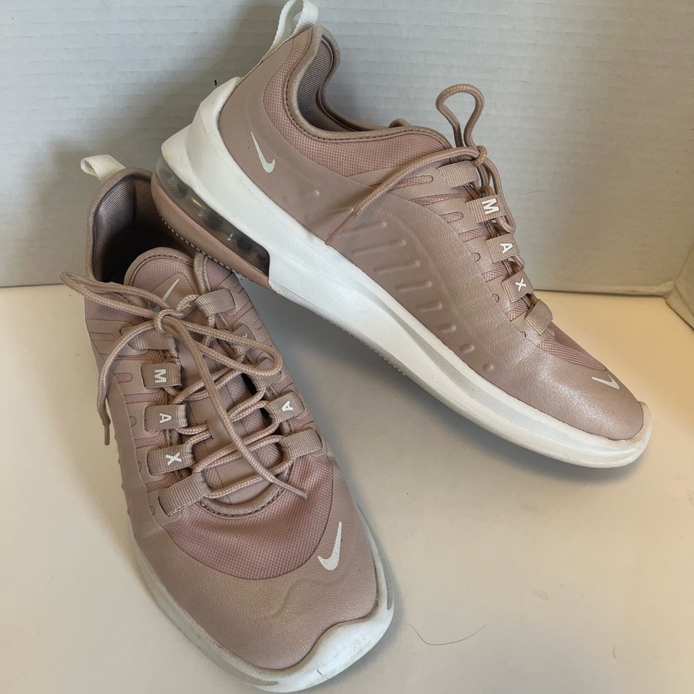 Nike air max woman’s shoes size 8